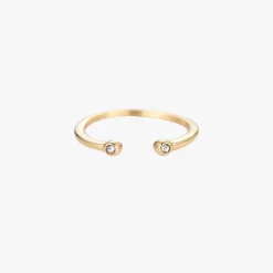 Offener Zirkonia-Ring aus Edelstahl in Gold auf weißem Hintergrund