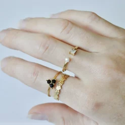 Alternative view of Three Dots Ring