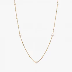 Kette mit kleinen Süßwasserperlen