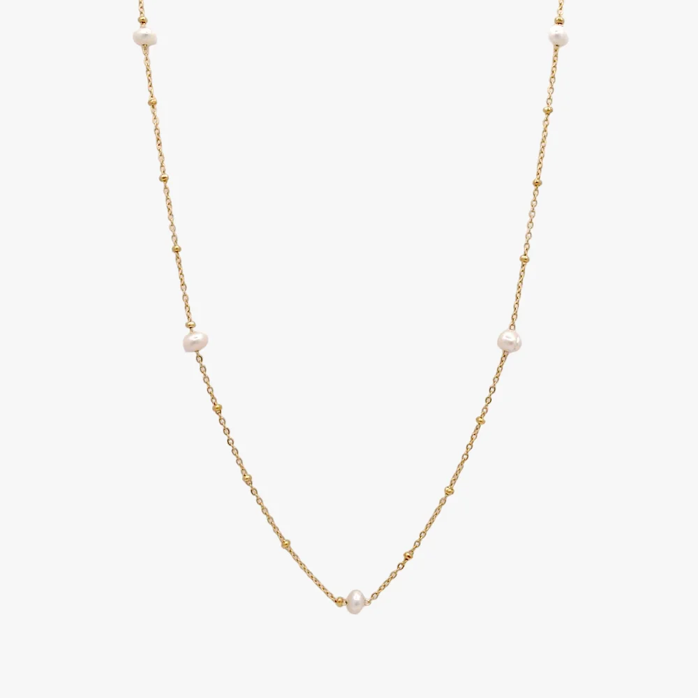 Kette mit kleinen Süßwasserperlen