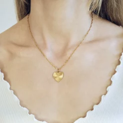 Alternative view of Vanishing Point Heart Kette